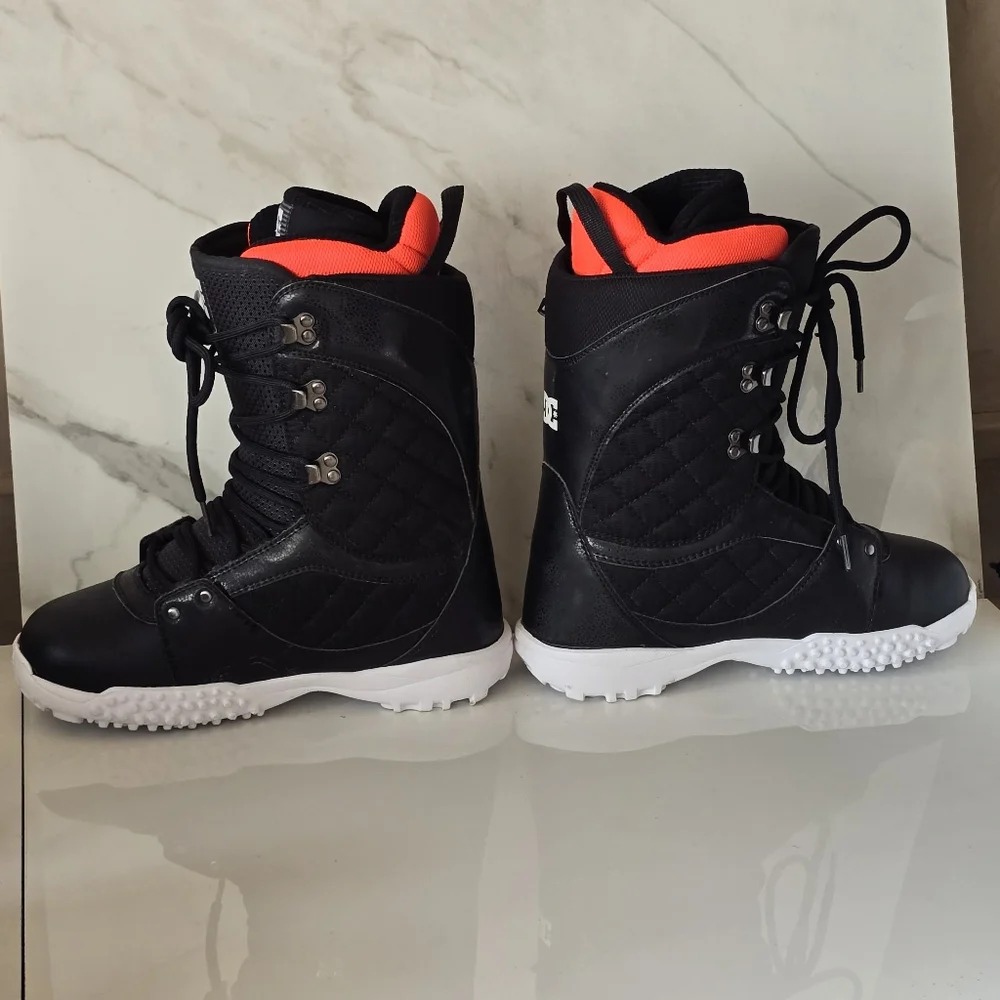DC Snowboard Boots | Quilted Winter Snow Boots | Unisex Size 7
